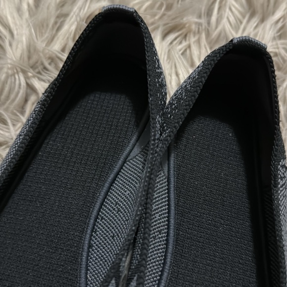 Like New-Knit Pointed Toe Ballet Flat Style-Gray/Black Print - Picture 8 of 14